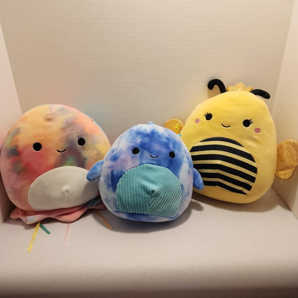 Squishmallow Sunny Queen Bee Exclusive Gold Wings Crown, Cyan Blue Whale,Janet